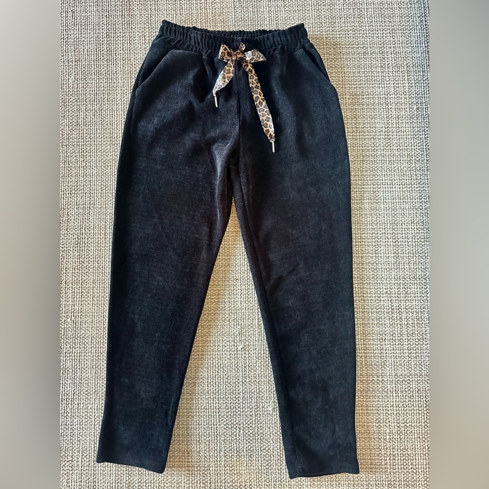 NWT Soft Elegant Black Joggers with Leopard Tie Size M